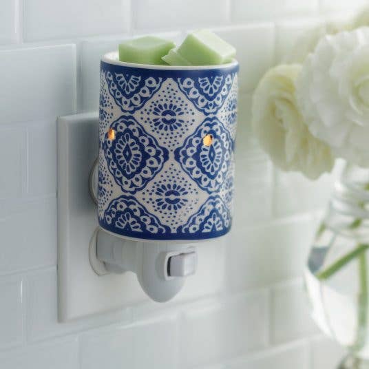 'Indigo Porcelain' - Pluggable