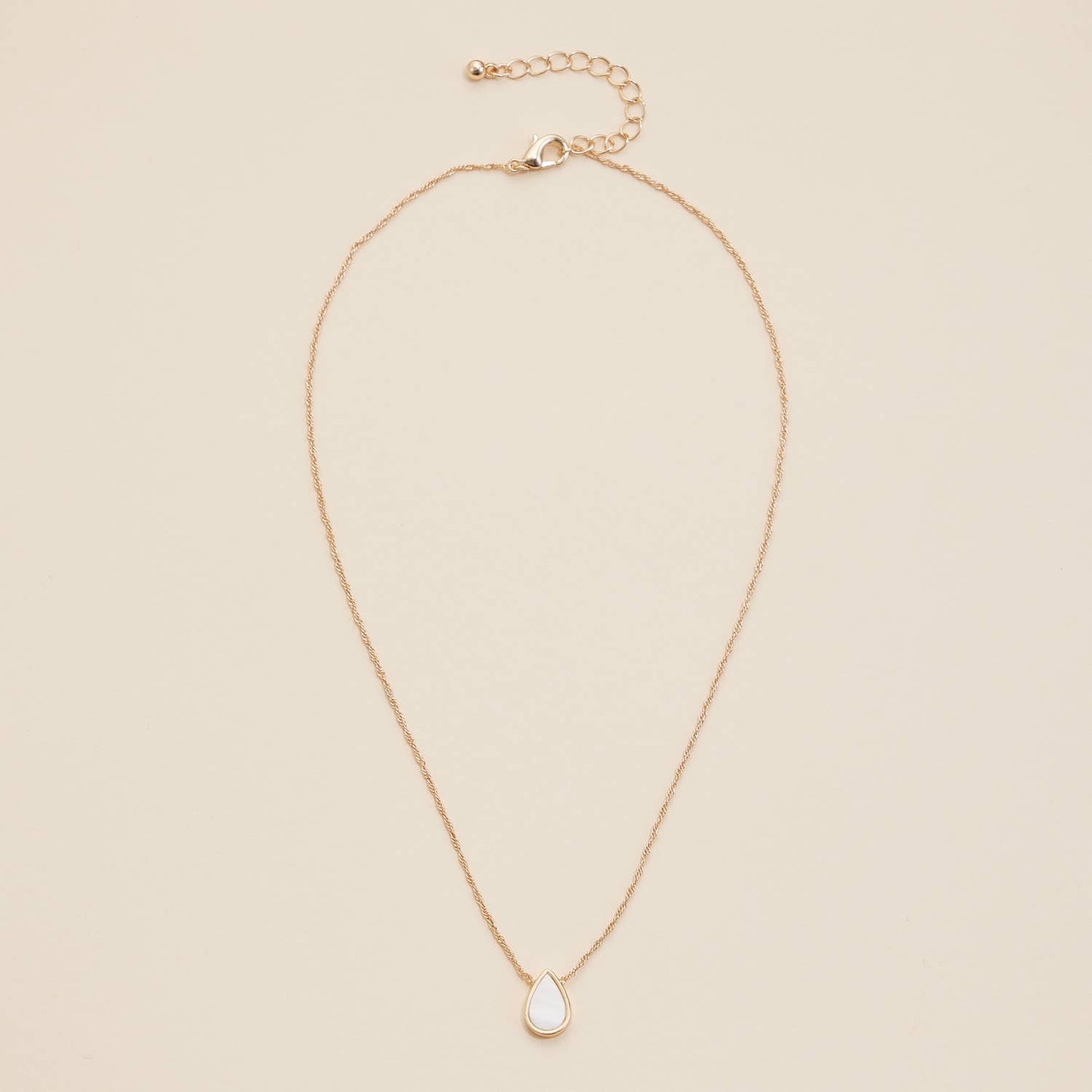 Tear Drop Shell Charm Short Necklace