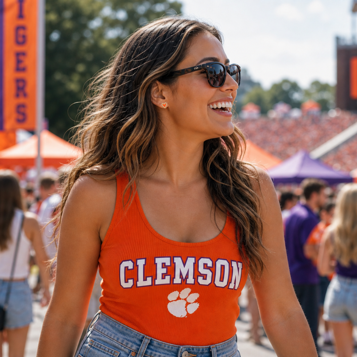 E205 - Cle : Clemson University Heart Studs on Logo Pennant Flag