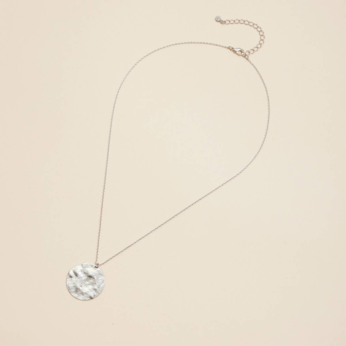 Hammered Round Charm White Gold Dip Short Necklace