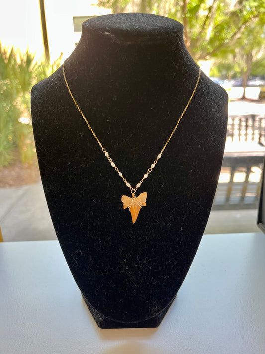 Freshwater pearl & shark tooth beaded pendant necklace