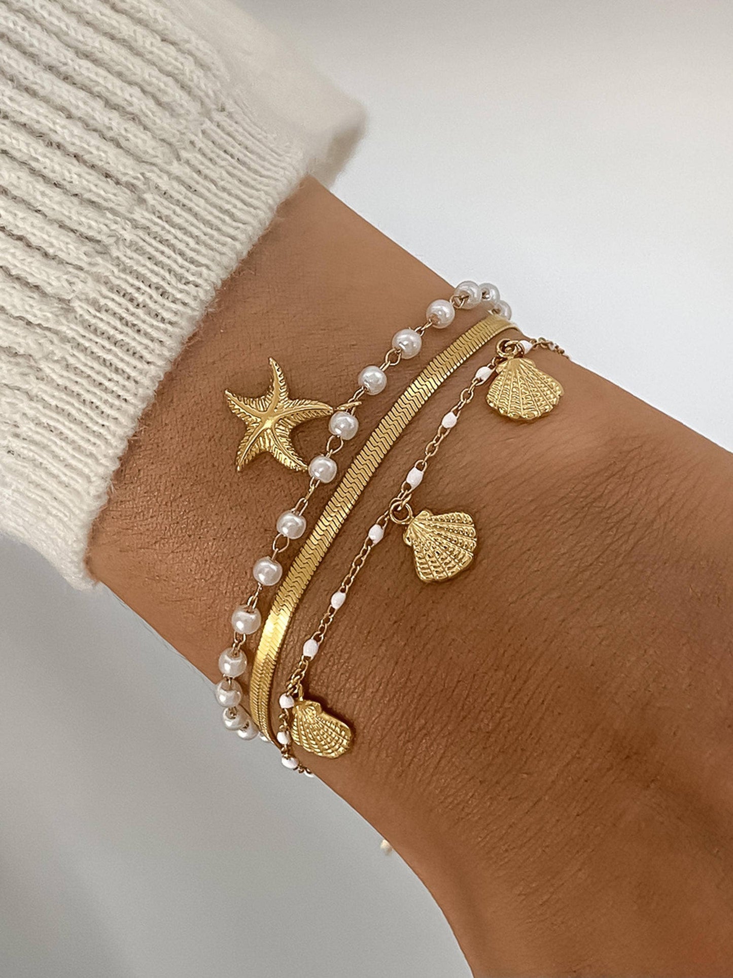 Cassis 18K Gold Non-Tarnish Shell Pearl Bracelet Set