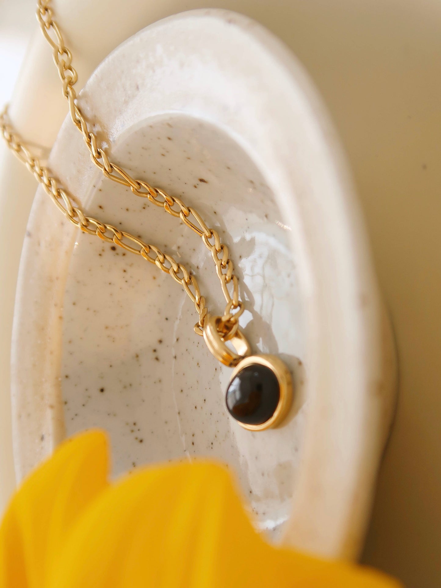 18K Gold Black Onyx/Green Jade Gemstone Pendant Necklace