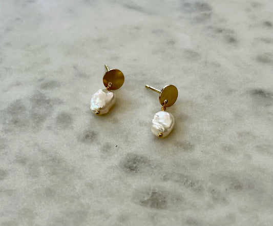 Freshwater pearl stud earrings