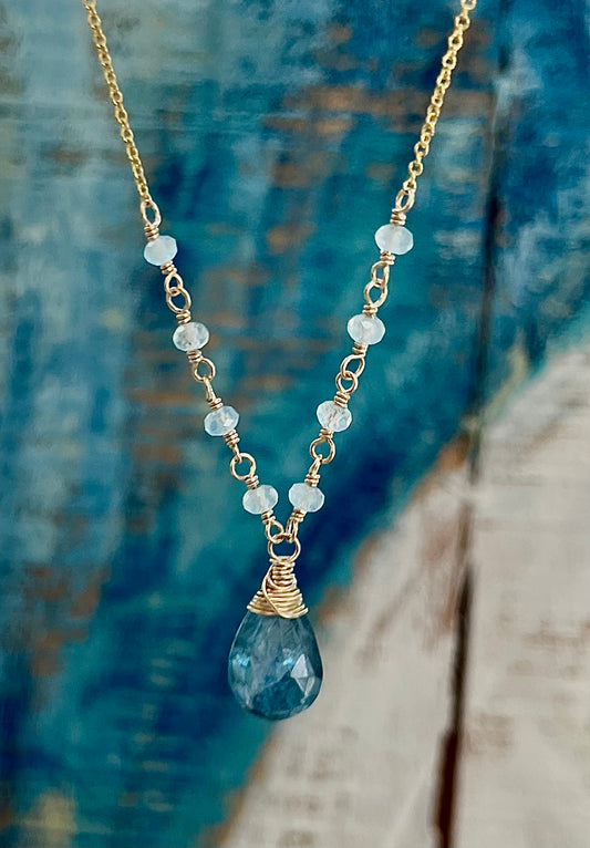 Moss aquamarine beaded pendant necklace