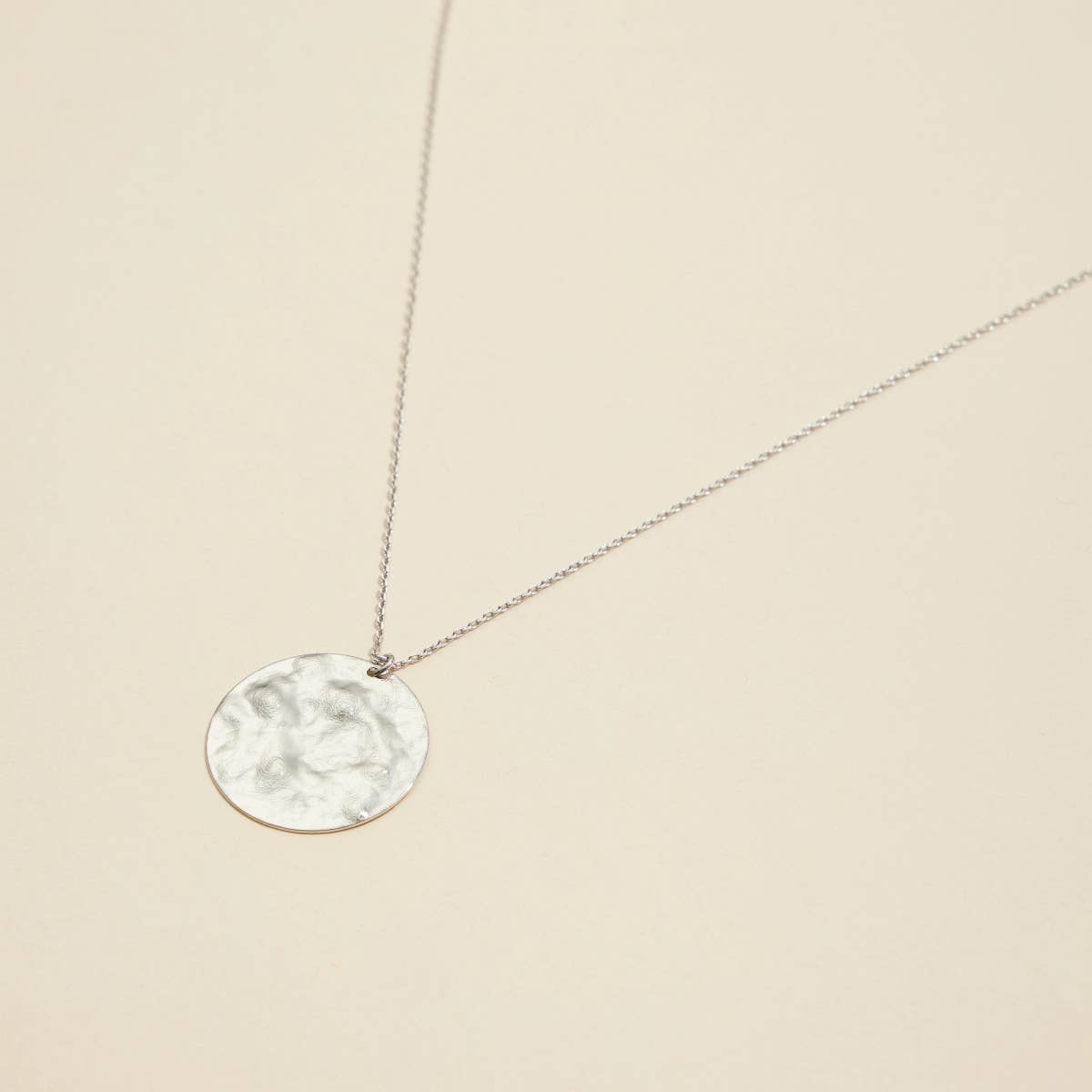 Hammered Round Charm White Gold Dip Short Necklace