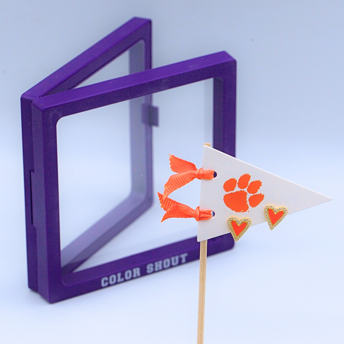 E205 - Cle : Clemson University Heart Studs on Logo Pennant Flag