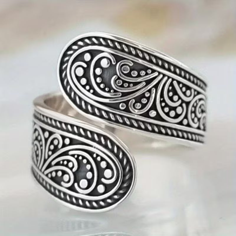 Silver vintage adjustable ring

